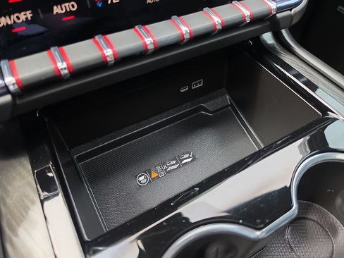 Certified 2025 GMC Yukon AT4 w/ AT4 Premium Plus Package AWD/4WD image 18