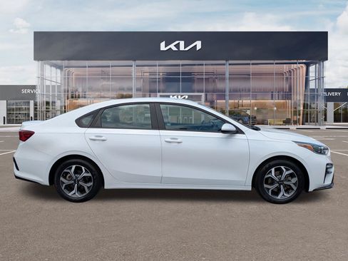 Certified 2021 Kia Forte LXS FWD image 3