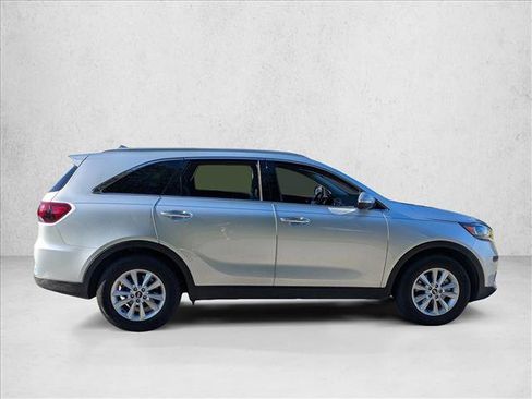 Used 2019 Kia Sorento FWD w/ LX Convenience Package image 4