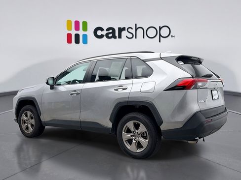 Used 2022 Toyota RAV4 XLE AWD/4WD image 3