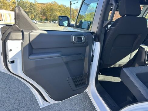New 2025 Ford Bronco 4-Door image 19