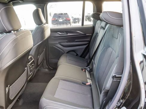 New 2025 Jeep Grand Cherokee Laredo w/ Luxury Tech Group I image 19