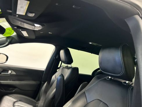 Used 2025 Chrysler Pacifica Select FWD image 27