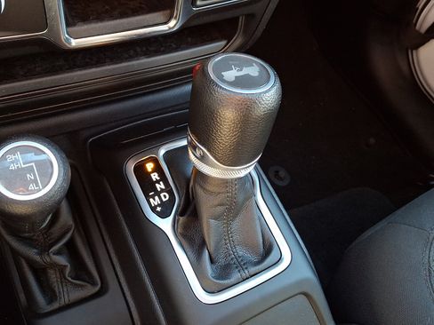 Used 2023 Jeep Wrangler Unlimited Sport AWD/4WD image 14