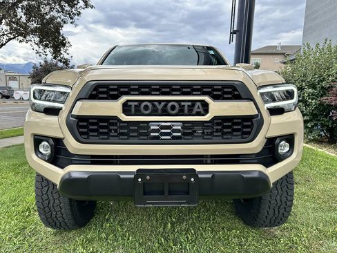 Used 2020 Toyota Tacoma TRD Off-Road w/ TRD Premium Off Road Package AWD/4WD image 13