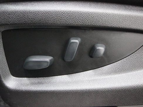 Used 2019 Chevrolet Suburban LT image 17