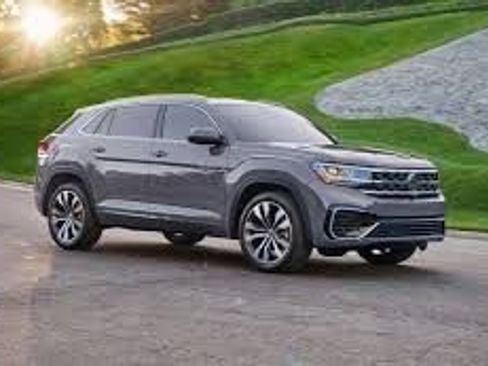 Used 2022 Volkswagen Atlas SEL Premium image 2