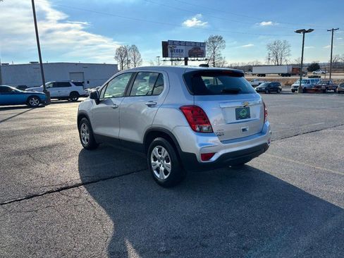 Used 2018 Chevrolet Trax LS image 3