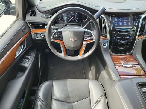 Used 2019 Cadillac Escalade Luxury RWD image 24
