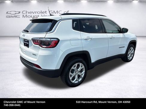 Used 2024 Jeep Compass Latitude AWD/4WD image 5