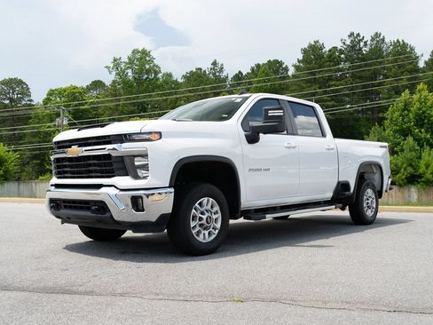 Used 2025 Chevrolet Silverado 2500 LT w/ Convenience Package AWD/4WD image 3