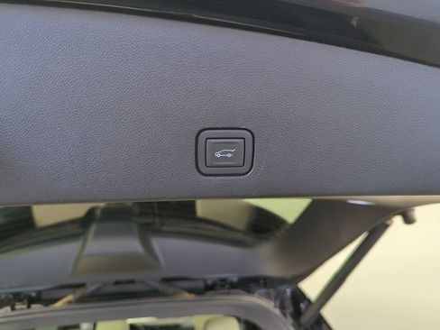 Used 2024 Cadillac XT6 Sport w/ Technology Package AWD/4WD image 33