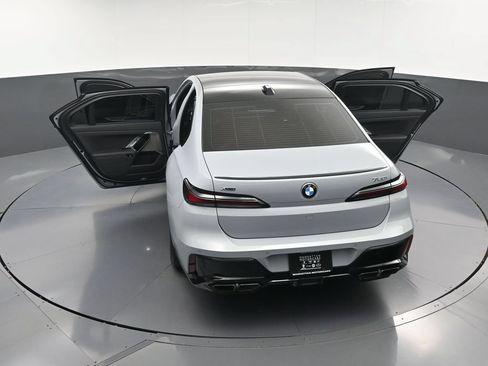 Used 2025 BMW 760i xDrive AWD/4WD image 40