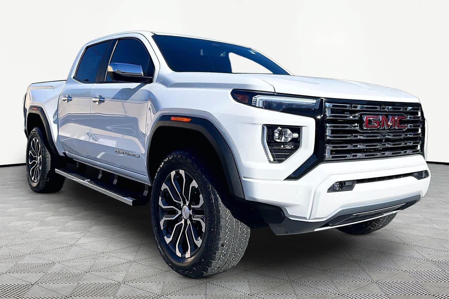 Used 2023 GMC Canyon Denali AWD/4WD image 3