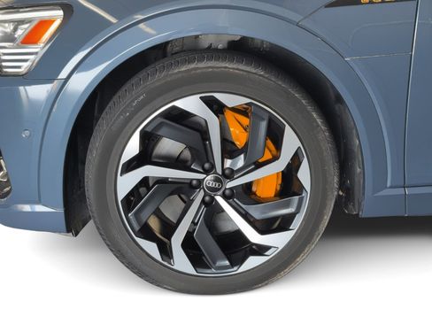 Used 2022 Audi e-tron Premium Plus w/ Premium Plus Package image 12