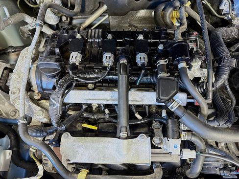 Used 2021 Nissan Versa SV image 39