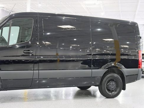 Used 2025 Mercedes-Benz Sprinter 2500 image 3