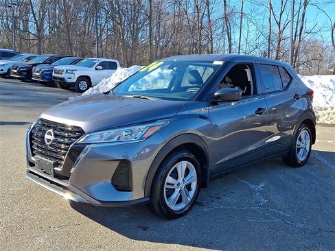 Used 2024 Nissan Kicks S image 3