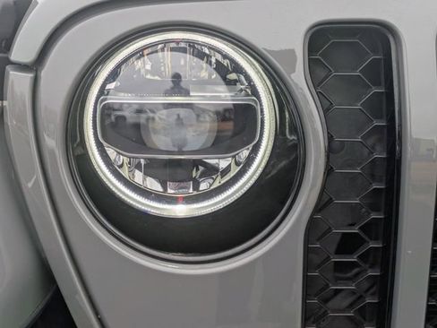 Used 2022 Jeep Gladiator Overland image 10