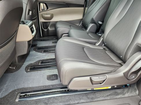 New 2026 Kia Carnival image 9