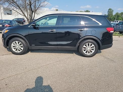Used 2017 Kia Sorento AWD w/ LX Convenience Package image 4