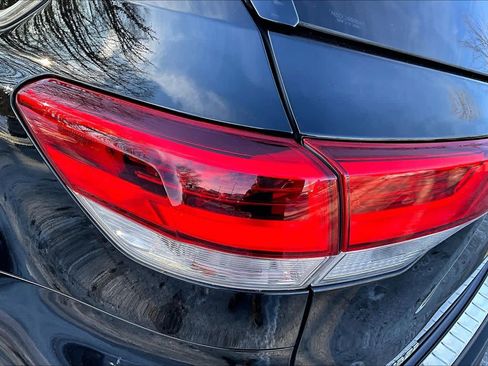 Used 2018 Toyota Highlander Limited image 27