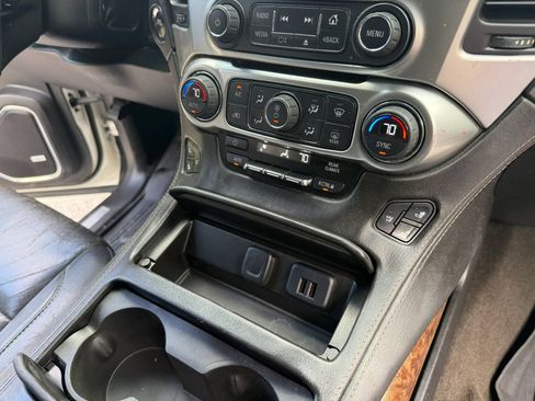 Used 2015 Chevrolet Suburban LTZ RWD image 20