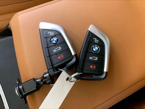 Used 2023 BMW 330e xDrive w/ Premium Package AWD/4WD image 14