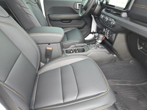 New 2026 Jeep Gladiator Sport AWD/4WD image 12