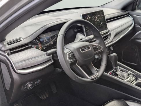 Used 2023 Jeep Compass Latitude image 33