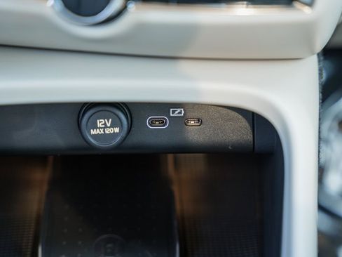 New 2026 Volvo XC40 B5 Ultra w/ Protection Package Premier image 25