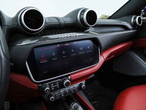 Certified 2019 Ferrari Portofino image 38