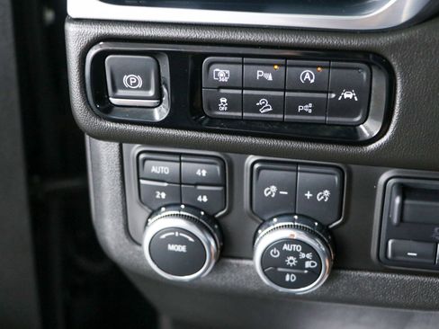 Used 2025 GMC Yukon Elevation w/ Elevation Premium Package AWD/4WD image 25