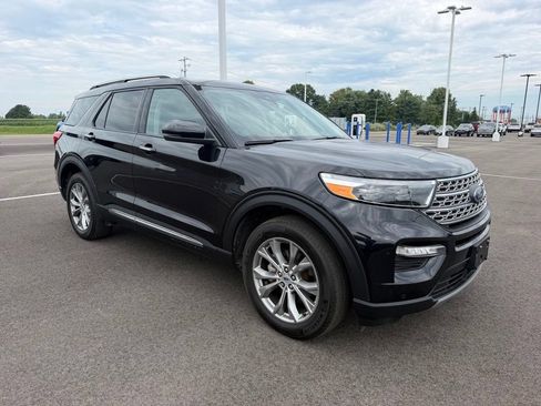 Used 2023 Ford Explorer Limited w/ Class IV Trailer Tow Package AWD/4WD image 3