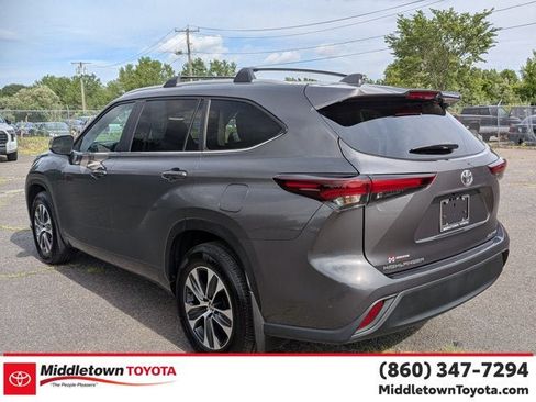 Used 2025 Toyota Highlander XLE AWD/4WD image 5