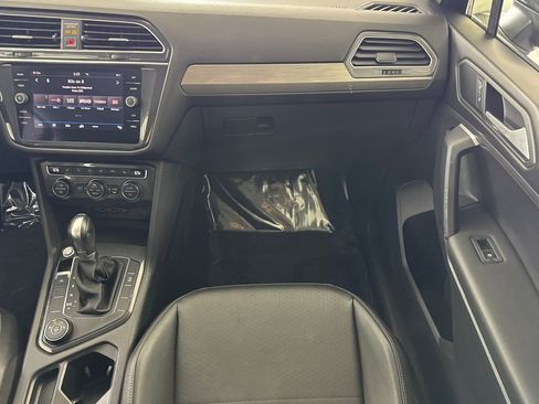 Used 2019 Volkswagen Tiguan SE AWD/4WD image 32