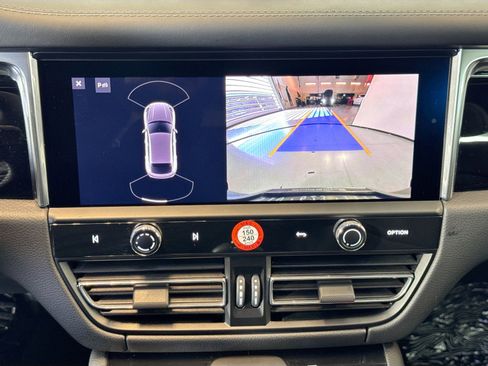 Certified 2025 Porsche Macan AWD/4WD image 17