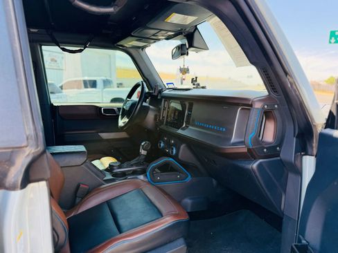 Used 2021 Ford Bronco Outer Banks w/ Sasquatch Package AWD/4WD image 12