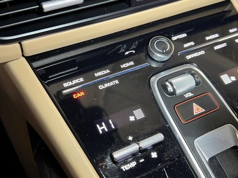 Used 2022 Porsche Cayenne S image 40