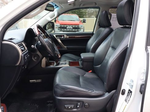 Used 2015 Lexus GX 460 Luxury w/ Preferred Accessory Package image 19