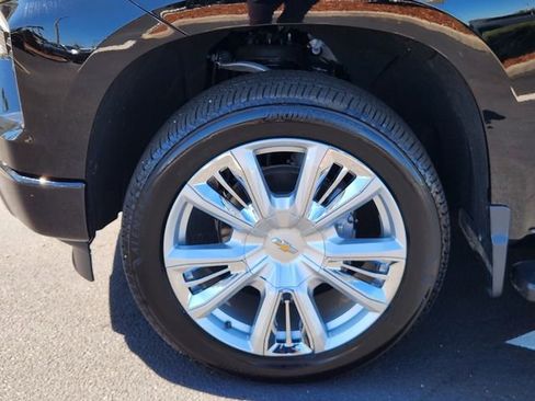 Used 2025 Chevrolet Silverado 1500 High Country w/ High Country Premium Package image 8