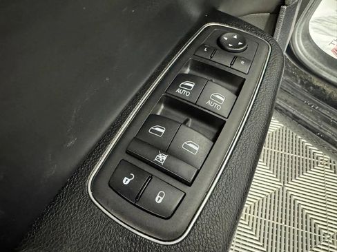 Used 2023 Chrysler 300 Touring w/ Sport Appearance Package RWD image 36