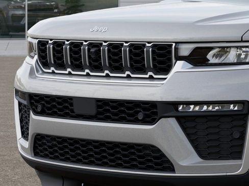 New 2026 Jeep Grand Cherokee Limited w/ Luxury Tech Group II AWD/4WD image 11