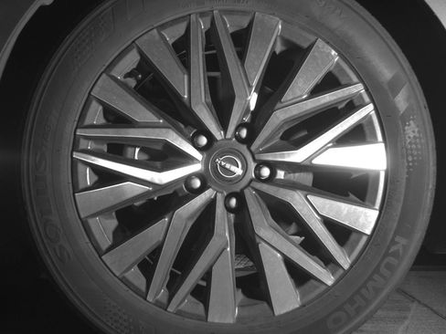 Used 2025 Nissan Altima 2.5 SV image 12