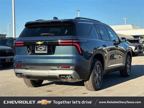 New 2026 Chevrolet Traverse LT w/ Driver Confidence Package image 3