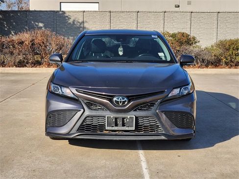 Used 2023 Toyota Camry SE image 2