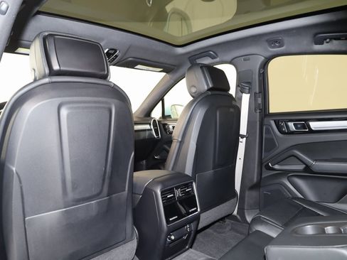 Used 2023 Porsche Cayenne Coupe image 99