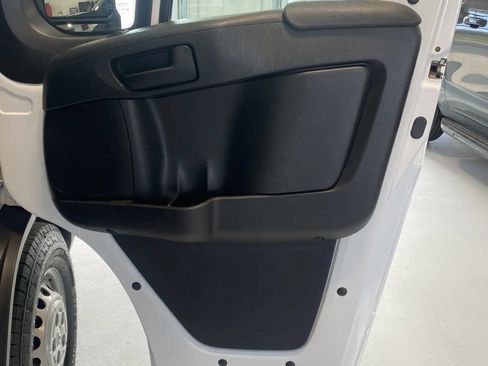 Used 2025 RAM ProMaster 2500 w/ Convenience Group FWD image 17
