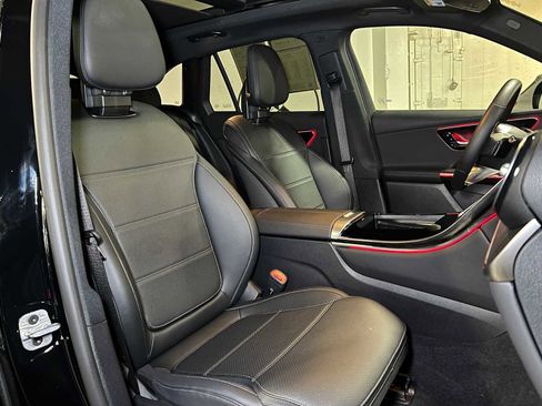 Used 2025 Mercedes-Benz GLC 300 4MATIC image 13