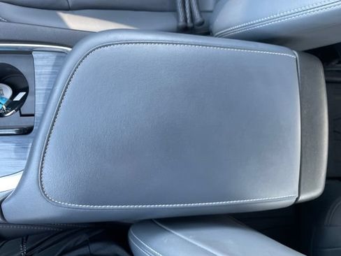 Used 2023 Buick Enclave Premium AWD/4WD image 32